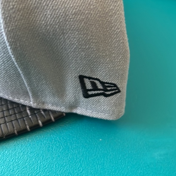 Angels hat - Picture 2 of 5